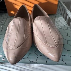Nude flats